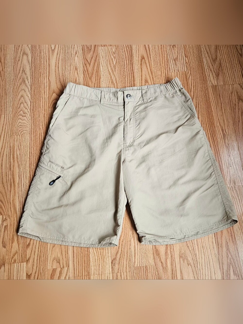 Patagonia Men's Quandary Hiking Shorts Khaki Tan Size Large L 10" Inseam Nylon